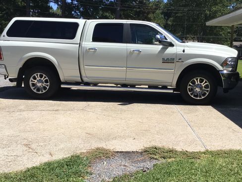 Used 2018 RAM 2500 Laramie image 2