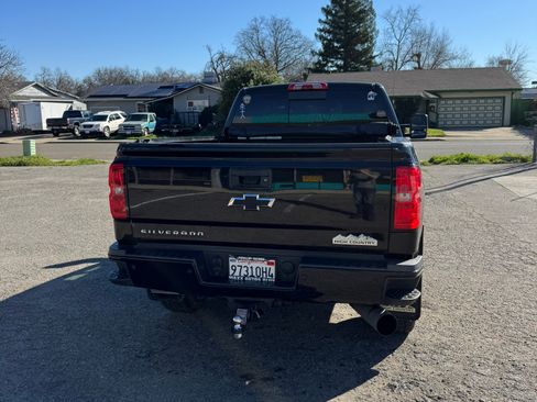 Used 2018 Chevrolet Silverado 2500 High Country image 8