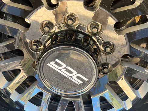 Used 2025 Ford F450 Platinum w/ FX4 Off-Road Package image 22