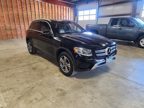 Used 2018 Mercedes-Benz GLC 300 4MATIC image 4