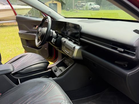 Used 2024 Hyundai Kona Limited FWD image 5