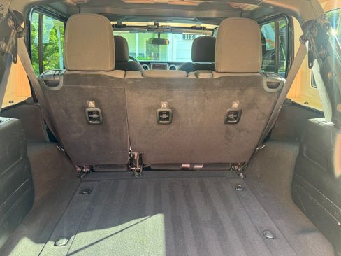 Used 2018 Jeep Wrangler Unlimited Sport S AWD/4WD image 21