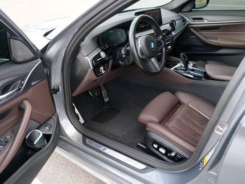 Used 2023 BMW M550i xDrive w/ Shadowloine Package image 15