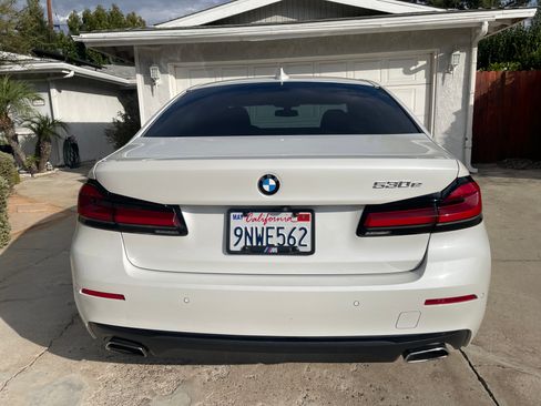 Used 2021 BMW 530e w/ Premium Package image 8
