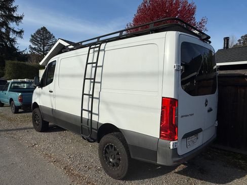 Used 2019 Mercedes-Benz Sprinter 2500 image 1