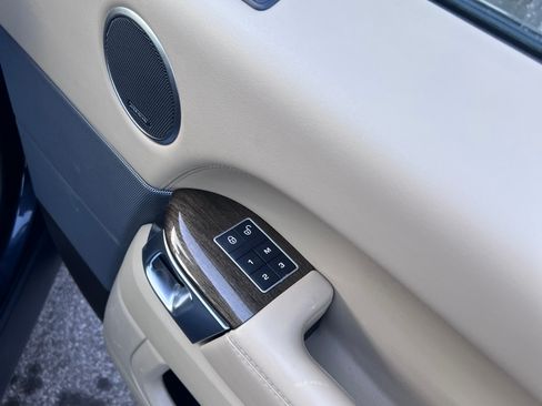 Used 2016 Land Rover Range Rover Sport HSE image 11