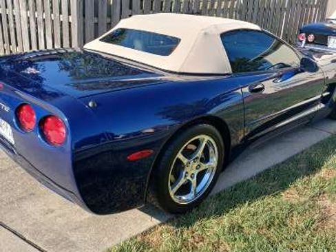 Used 2004 Chevrolet Corvette Convertible w/ Preferred Equipment Group image 9