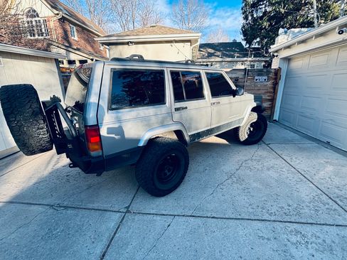 Used 2000 Jeep Cherokee Sport image 2