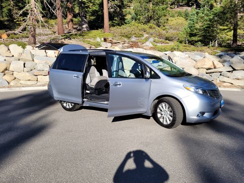 Used 2015 Toyota Sienna Limited Premium image 16