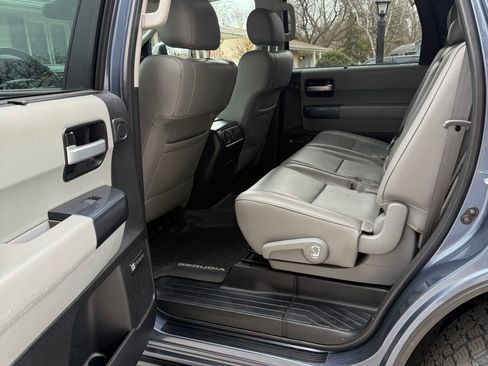 Used 2018 Toyota Sequoia Limited w/ Safety & Convenience Package image 9