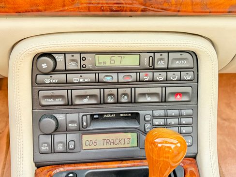 Used 1999 Jaguar XK8 Convertible RWD image 27