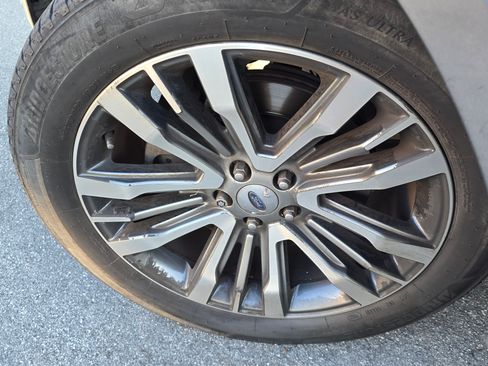 Used 2017 Ford Explorer Platinum image 10