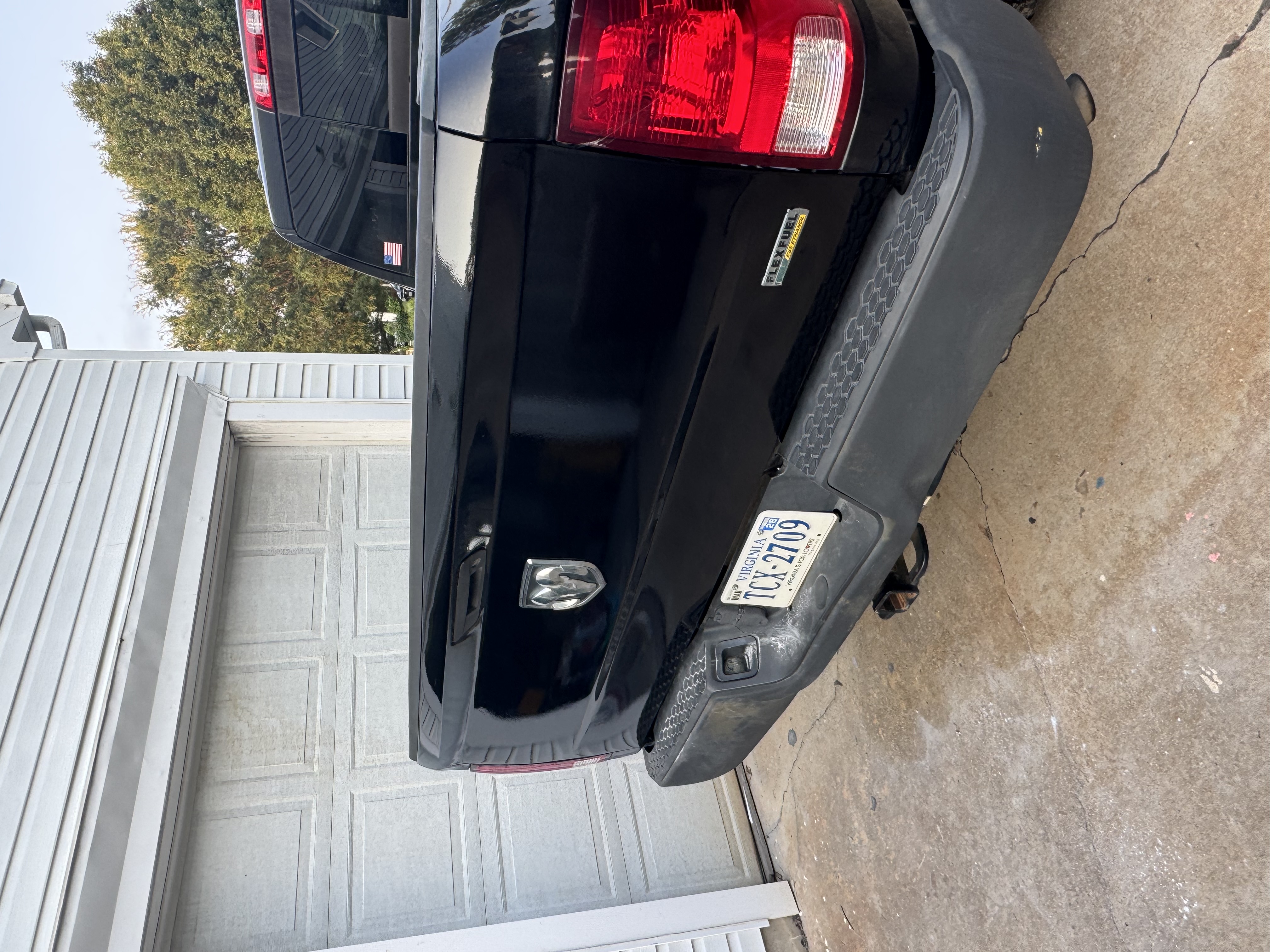 Used 2017 RAM 1500 Classic SLT RWD image 9