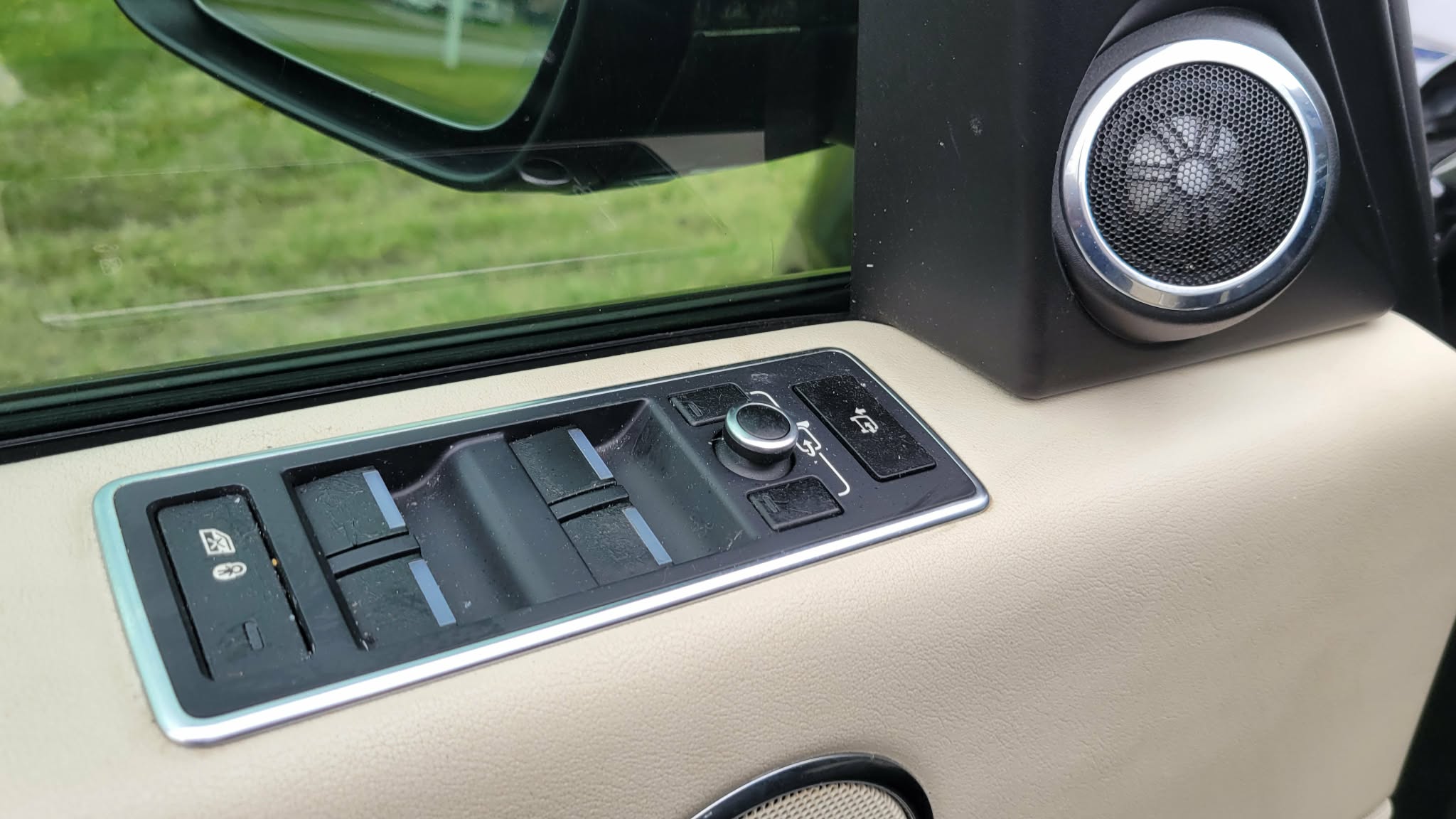 Used 2013 Land Rover Range Rover Supercharged AWD/4WD image 19