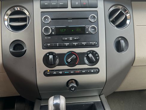 Used 2013 Ford Expedition XLT w/ Leather Seating Pkg image 4