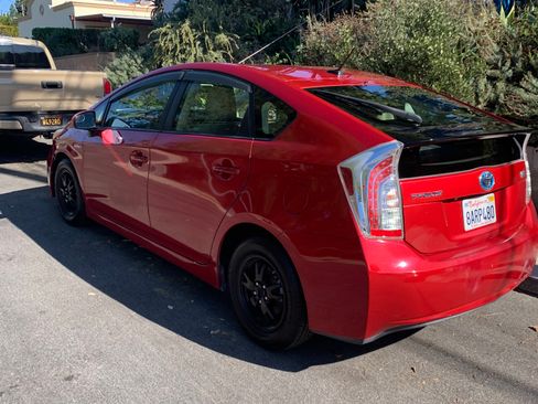 Used 2015 Toyota Prius Four image 9