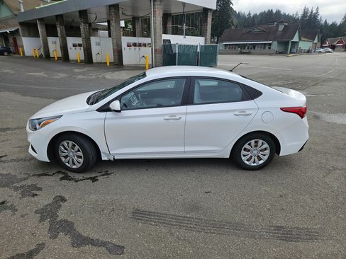 Used 2020 Hyundai Accent SE image 2