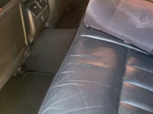 Used 2011 Lincoln Town Car Signature Limited image 6