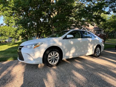 Used 2015 Toyota Camry LE w/ Moonroof Package FWD image 19