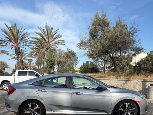 Used 2016 Honda Civic Touring image 2