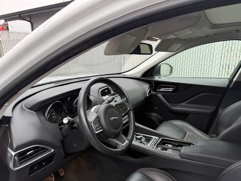 Used 2018 Jaguar F-PACE Prestige image 9
