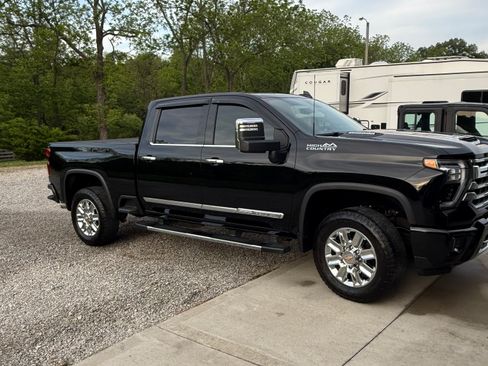 Used 2024 Chevrolet Silverado 3500 High Country w/ High Country Premium Package AWD/4WD image 4