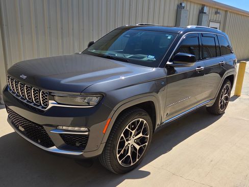 Used 2022 Jeep Grand Cherokee Summit image 1
