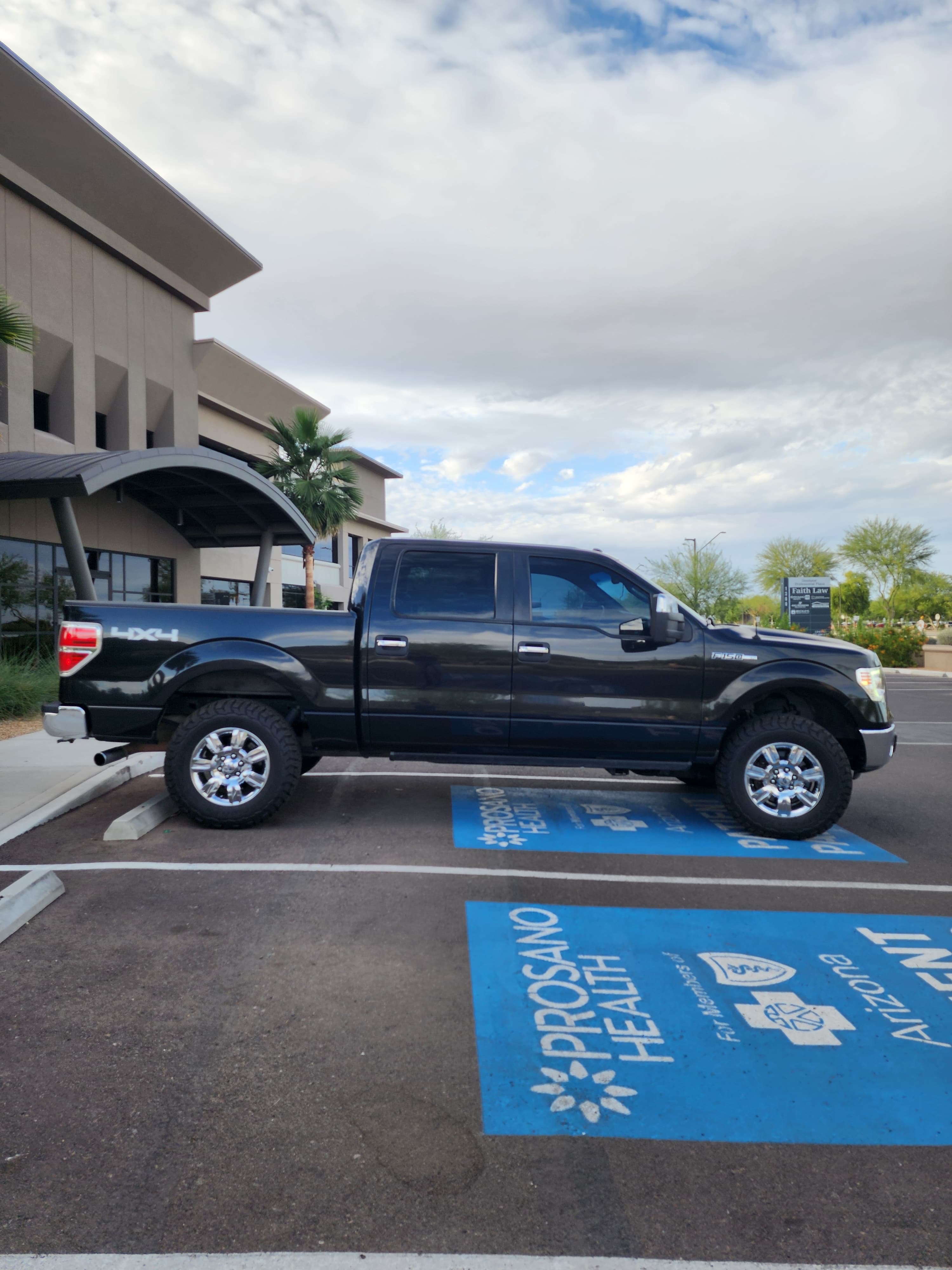 Used 2011 Ford F150 XLT w/ XLT Chrome Pkg AWD/4WD image 8