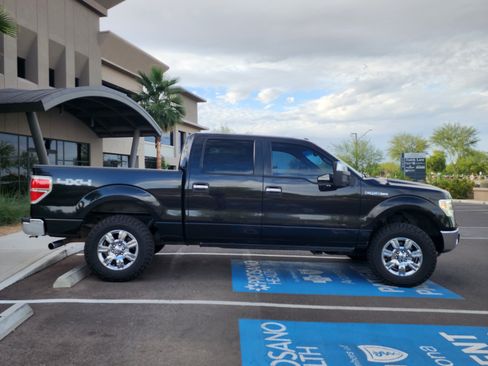 Used 2011 Ford F150 XLT w/ XLT Chrome Pkg AWD/4WD image 8