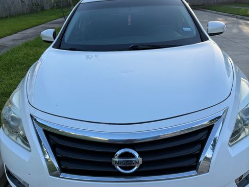 Used 2013 Nissan Altima 3.5 SL w/ Technology Pkg FWD image 2