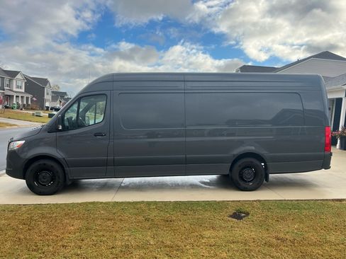 Used 2025 Mercedes-Benz Sprinter 2500 image 6