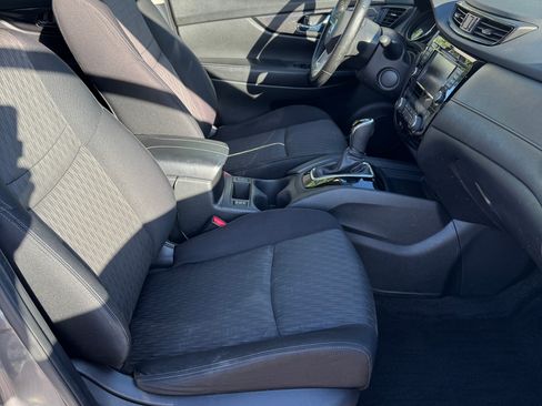 Used 2018 Nissan Rogue SV image 14