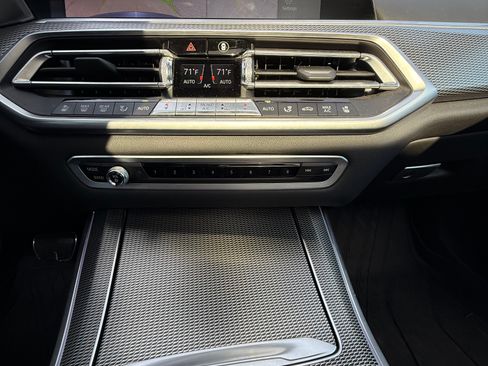 Used 2020 BMW X5 M50i image 21