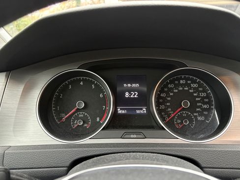 Used 2017 Volkswagen Golf S image 9