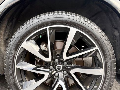Used 2023 Volvo XC90 B6 Plus w/ Protection Package Premier AWD/4WD image 9