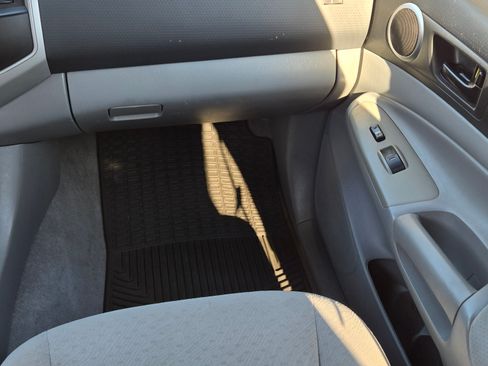 Used 2006 Toyota Tacoma PreRunner w/ SR5 Pkg #2 image 52