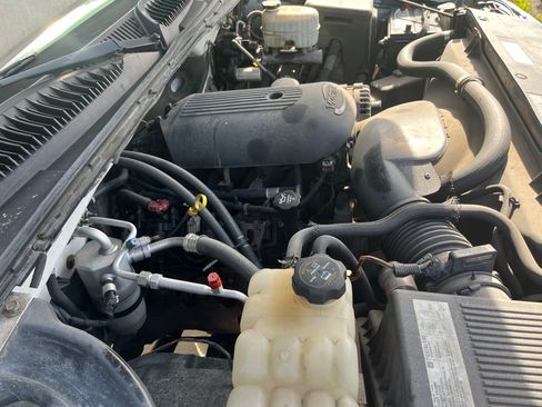 Used 2006 Chevrolet Silverado 2500 W/T w/ Snow Plow Prep Package AWD/4WD image 11