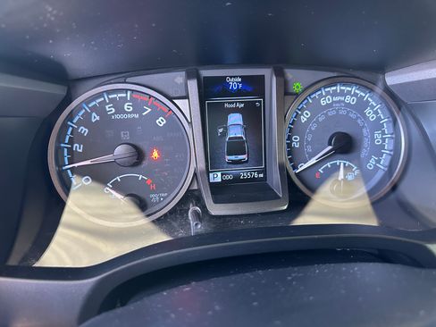 Used 2023 Toyota Tacoma TRD Off-Road w/ Technology Package AWD/4WD image 14