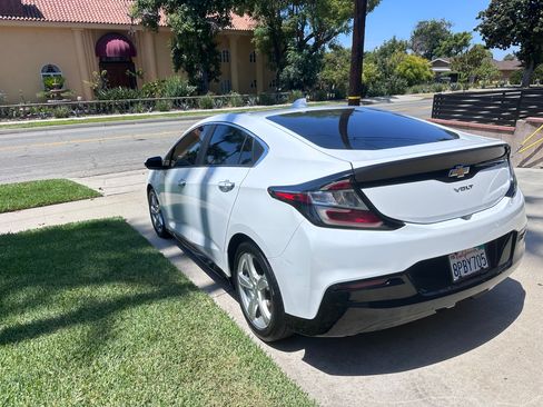 Used 2017 Chevrolet Volt LT FWD image 5
