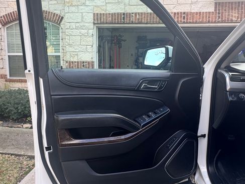 Used 2015 Chevrolet Suburban LT w/ Luxury Package image 19