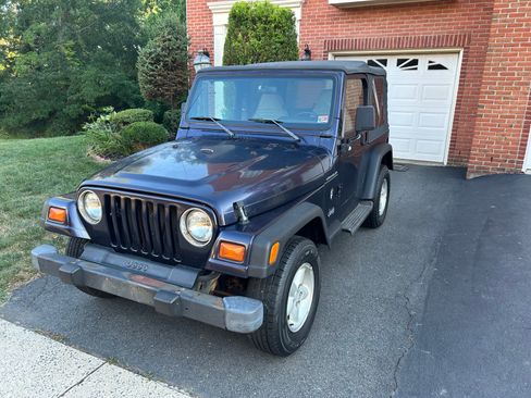 Used 1998 Jeep Wrangler SE image 1