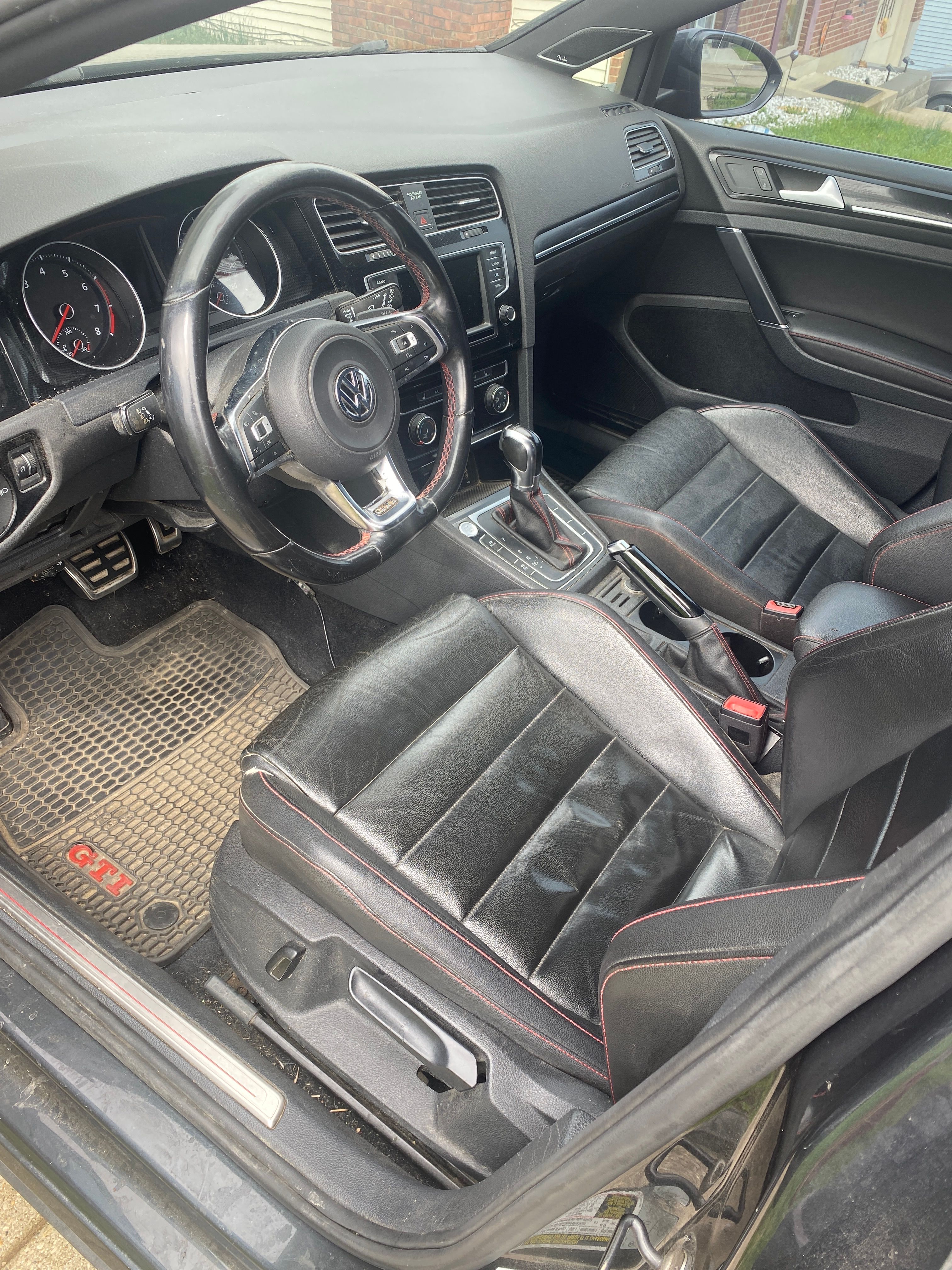 Used 2016 Volkswagen GTI SE w/ Lighting Package (SEL) FWD image 4