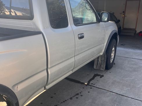 Used 2000 Toyota Tacoma PreRunner image 9