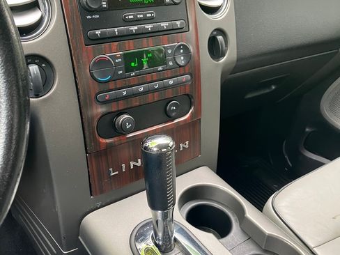 Used 2006 Lincoln Mark LT 4x4 image 14