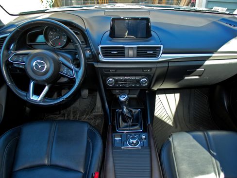 Used 2018 MAZDA MAZDA3 Touring image 20