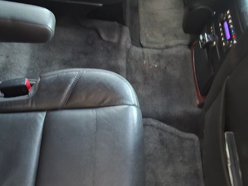 Used 2011 Cadillac Escalade Luxury image 25