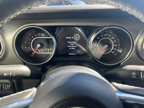 Used 2022 Jeep Gladiator Rubicon w/ LED Lighting Group image 20