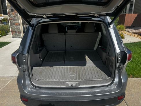Used 2014 Toyota Highlander XLE AWD/4WD image 7
