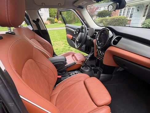 Used 2022 MINI Cooper 4-Door Hardtop w/ Signature Upholstery Package FWD image 10