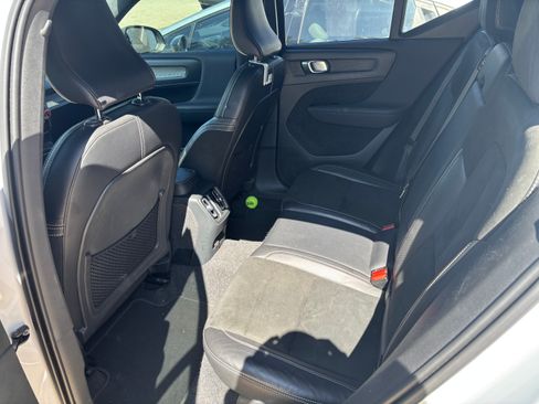 Used 2021 Volvo XC40 P8 Recharge image 10